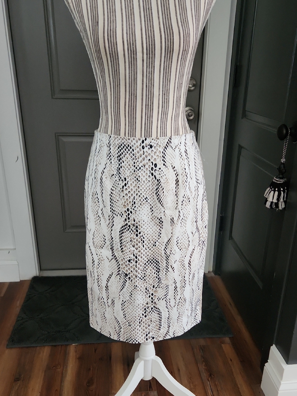 White House Black Market Black and White Snake-Print Pencil Skirt
